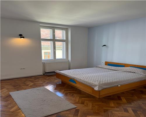 Apartament renovat cu 2 camere in zona ultracentrala