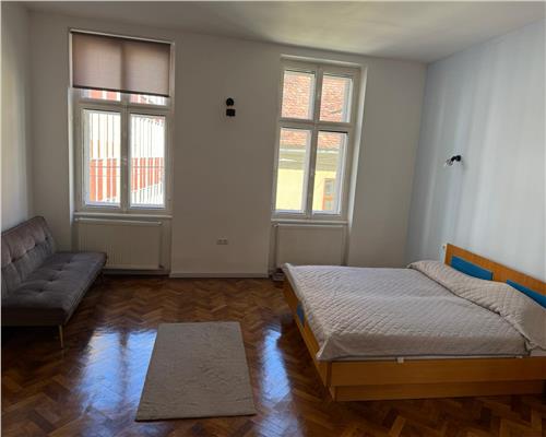 Apartament renovat cu 2 camere in zona ultracentrala