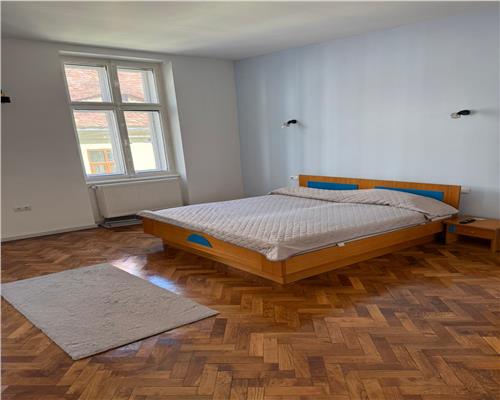 Apartament renovat cu 2 camere in zona ultracentrala