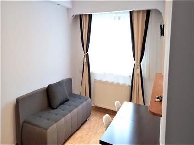 Apartament cu 3 camere si balcon in zona Vasile Aaron