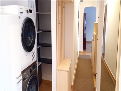Apartament cu 3 camere si balcon in zona Vasile Aaron