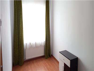 Apartament cu 3 camere si balcon in zona Vasile Aaron