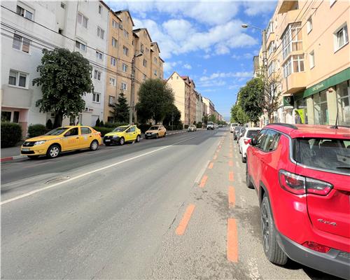 Apartament cu 3 camere si balcon in zona Vasile Aaron