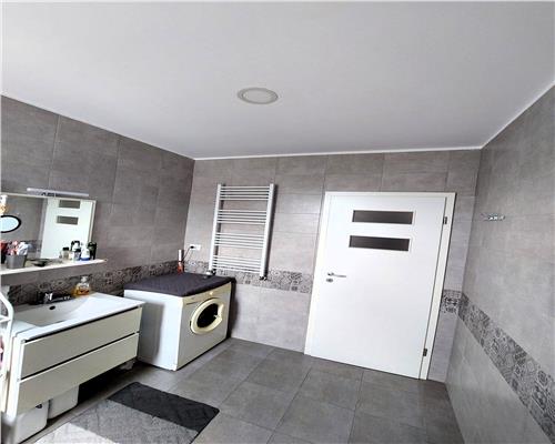 Apartament 2 camere decomandat loc parcare zona Lacul lui Binder