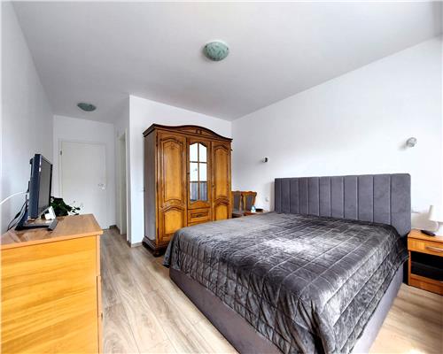 Apartament 2 camere decomandat loc parcare zona Lacul lui Binder