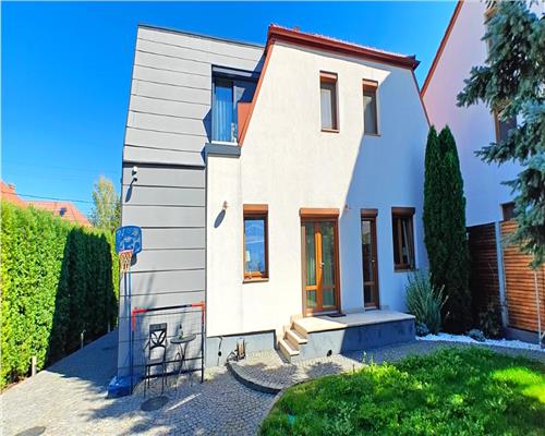 Casa de lux cu 4 camere in Parcul Sub Arini