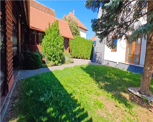 Casa de lux cu 4 camere in Parcul Sub Arini