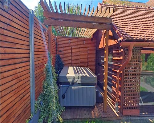Casa de lux cu 4 camere in Parcul Sub Arini