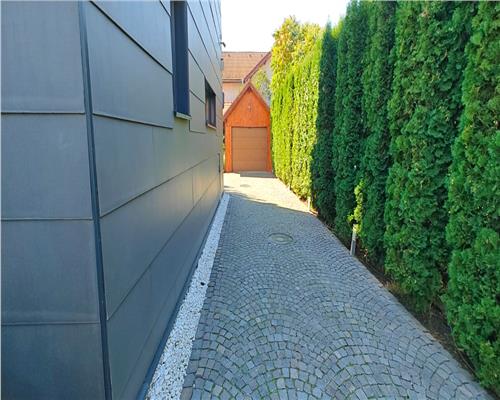 Casa de lux cu 4 camere in Parcul Sub Arini