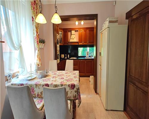 Casa de lux cu 4 camere in Parcul Sub Arini