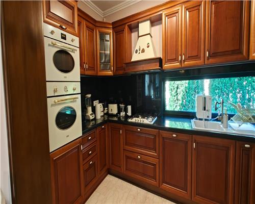 Casa de lux cu 4 camere in Parcul Sub Arini