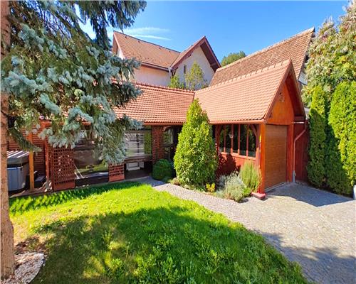 Casa de lux cu 4 camere in Parcul Sub Arini