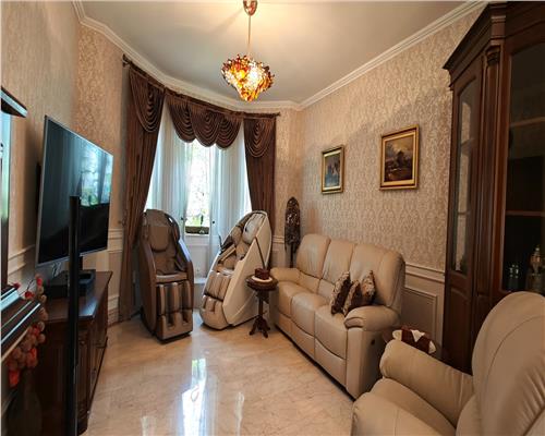 Casa de lux cu 4 camere in Parcul Sub Arini