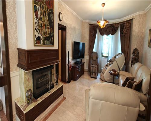 Casa de lux cu 4 camere in Parcul Sub Arini