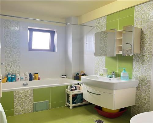 Apartament 3 camere cu balcon Doamna  Stanca