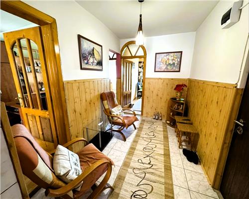 Apartament decomandat cu 3 camere 2 balcoane si pivnita in Valea Aurie
