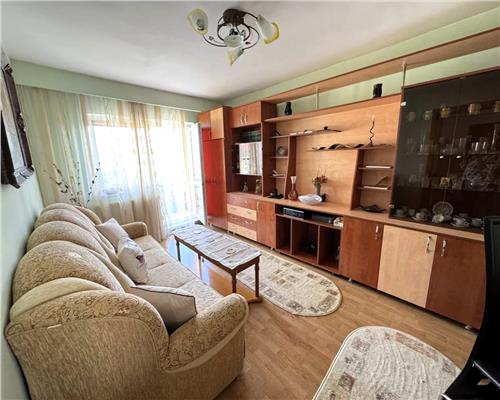 Apartament decomandat cu 3 camere 2 balcoane si pivnita in Valea Aurie