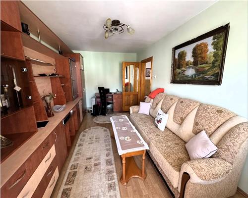 Apartament decomandat cu 3 camere 2 balcoane si pivnita in Valea Aurie