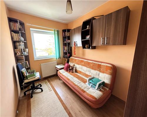 Apartament decomandat cu 3 camere 2 balcoane si pivnita in Valea Aurie
