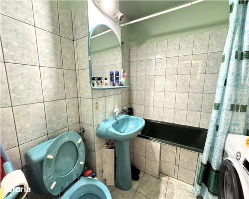 Apartament decomandat cu 3 camere 2 balcoane si pivnita in Valea Aurie