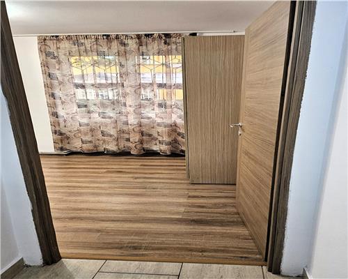 Apartament 2 camere decomandat 47mp zona CEC