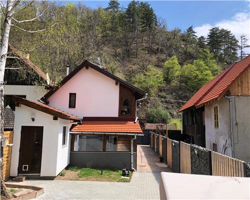 Casa individuala 5 camere 4 bai garaj pivnita si panouri solare in Cisnadioara