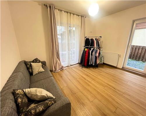 Apartament 3 camere cu terasa si curte privata zona Triajului