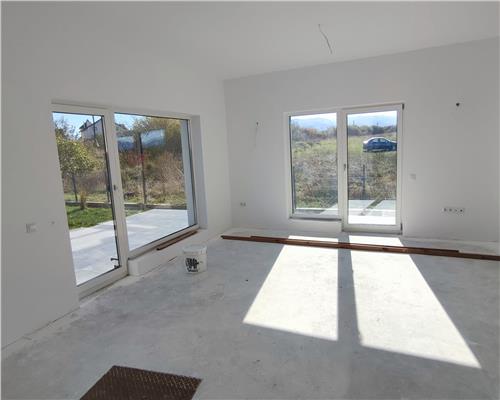 Casa moderna 5 camere teren 490 mp terasa acopertia in Cristian