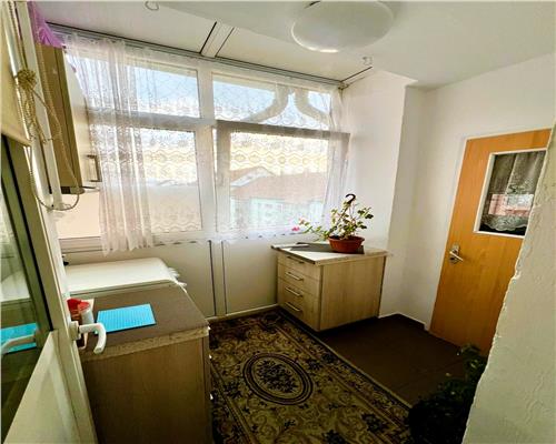 Apartament 3 camere 76mp cu balcon inchis zona Mihai Viteazul