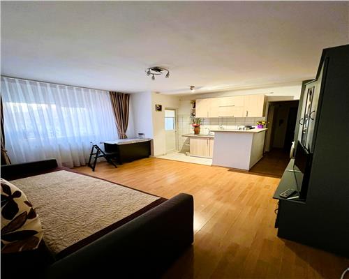 Apartament 3 camere 76mp cu balcon inchis zona Mihai Viteazul