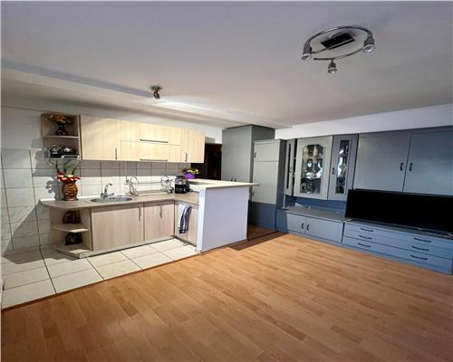 Apartament 3 camere 76mp cu balcon inchis zona Mihai Viteazul