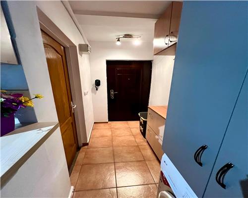 Apartament 3 camere 76mp cu balcon inchis zona Mihai Viteazul