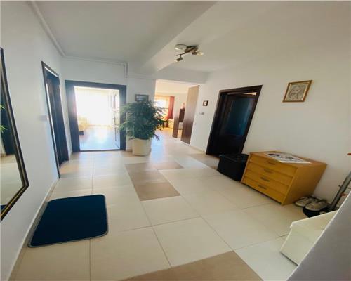 Apartament 3 camere balcon si garaj Parcul Sub Arini