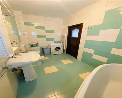 Apartament 3 camere balcon si garaj Parcul Sub Arini