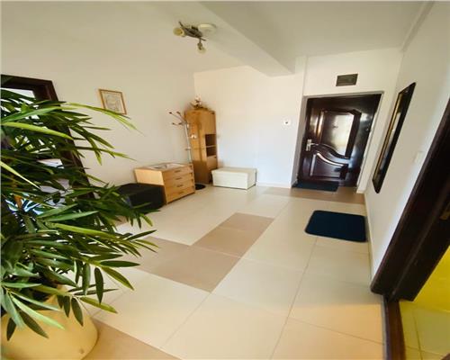 Apartament 3 camere balcon si garaj Parcul Sub Arini