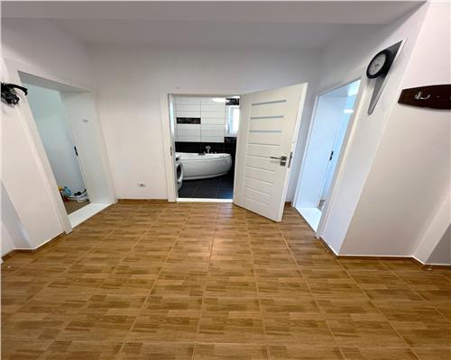 Apartament cu 3 camere 2 balcoane si parcare in zona Turnisor