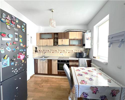 Apartament cu 3 camere 2 balcoane si parcare in zona Turnisor