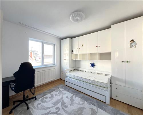 Apartament cu 3 camere 2 balcoane si parcare in zona Turnisor