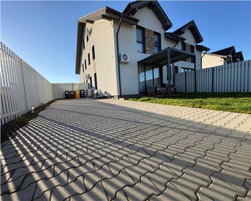 Casa 5 camere 2 bai 4 locuri de parcare si 280 mp teren pe Calea Cisnadiei