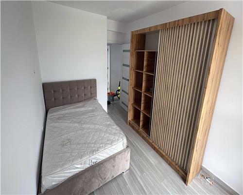 Casa 5 camere 2 bai 4 locuri de parcare si 280 mp teren pe Calea Cisnadiei