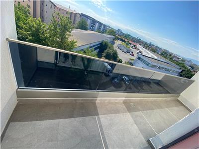 Apartament nou de lux cu 3 camere 2 bai parcare zona Centrala