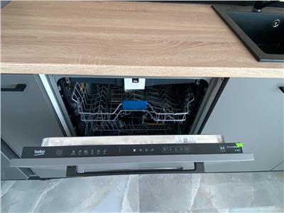 Apartament nou de lux cu 3 camere 2 bai parcare zona Centrala