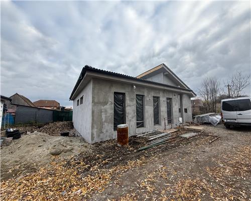 Casa individuala cu 4 camere 3 bai si 390 mp teren in Sura Mica