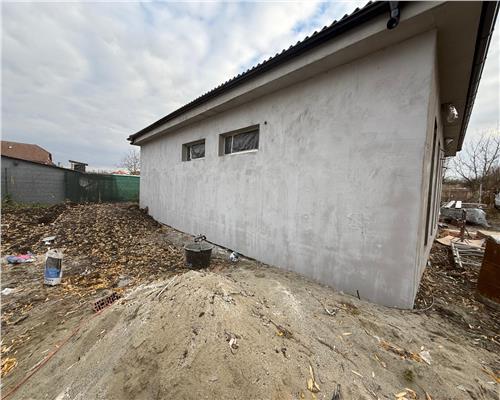 Casa individuala cu 4 camere 3 bai si 390 mp teren in Sura Mica