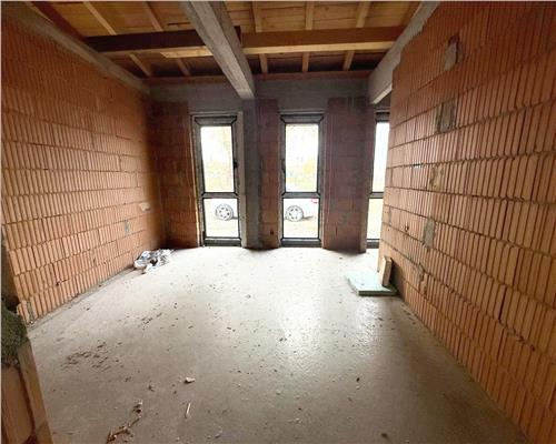 Casa individuala cu 4 camere 3 bai si 390 mp teren in Sura Mica