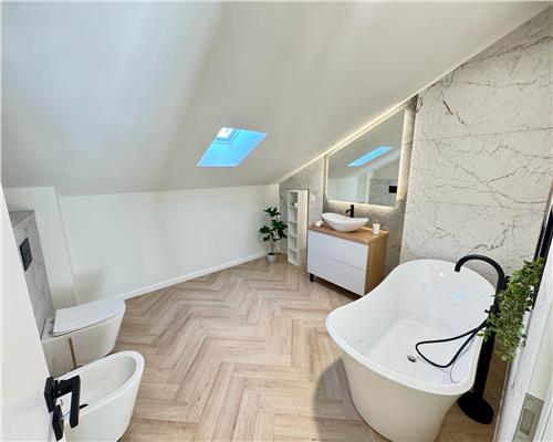 Penthouse mobilat lux 118 mpu cu 5 camere 3 bai balcon