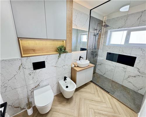 Penthouse mobilat lux 118 mpu cu 5 camere 3 bai balcon