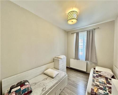 Casa individuala cu 8 camere  si teren 373 mp in zona Lazaret