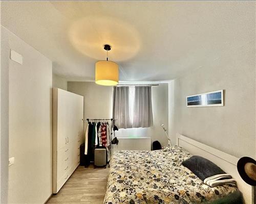 Casa individuala cu 8 camere  si teren 373 mp in zona Lazaret