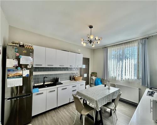 Casa individuala cu 8 camere  si teren 373 mp in zona Lazaret